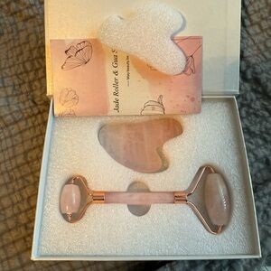 Jade roller and gua sha